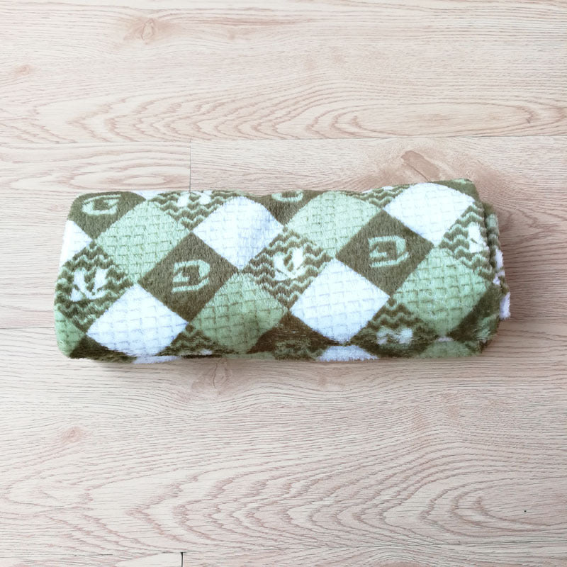 Plush Pet Quilt Blanket – Warmth & Softness for Furry Friends