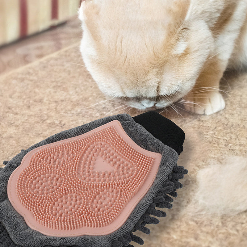 2-in-1 Pet Bath Glove – Wash, Massage & Shine!